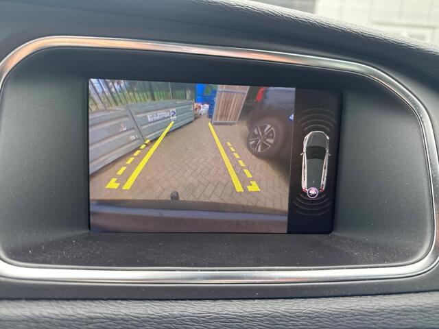 Volvo V40 1.5 T3 Polar+ Sport | R-Design | Trekhaak | Achteruitrijcamera | Parkeersensoren | Harman Kardon Audio | Panoramadak | Keyless Entry | LED Koplampen | Navigatie