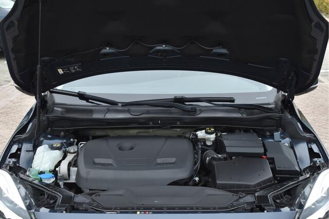 Volvo V40 1.5 T2 Polar+ | NL-Auto | Historie | Standkachel | Stoelverwarming | Nav | Sfeerverl. | Full LED | Zeer netjes