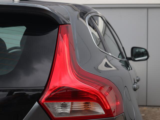 Volvo V40 2.0 T4 Business Sport R-Design / Stoel verwarming / Cruise / D-Riem reeds vervangen