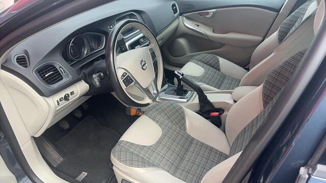 Volvo V40 2.0 T2 Nordic+ TREKHAAK / STANDKACHEL / FULL LED / STOELVERW / NAVI / CLIMA / PDC / BLUETOOTH / CRUISE / NL-AUTO