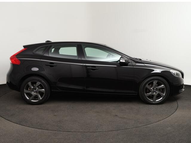 Volvo V40 2.0 T2 Momentum | 17 inch o Cruise o Parkeersensoren