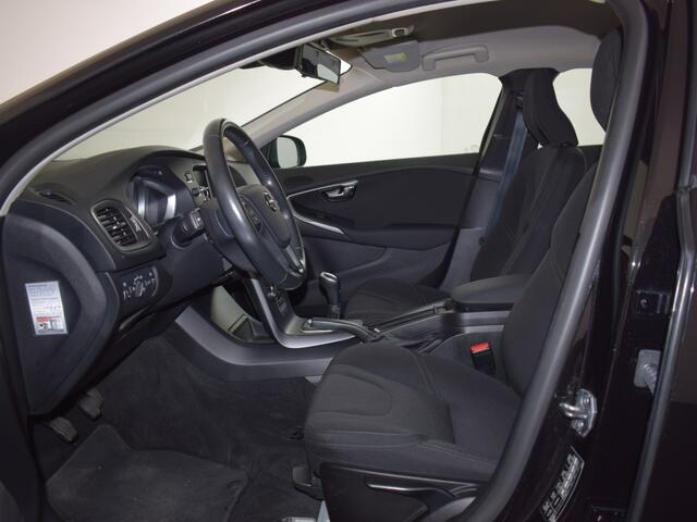 Volvo V40 2.0 T2 Momentum | 17 inch o Cruise o Parkeersensoren
