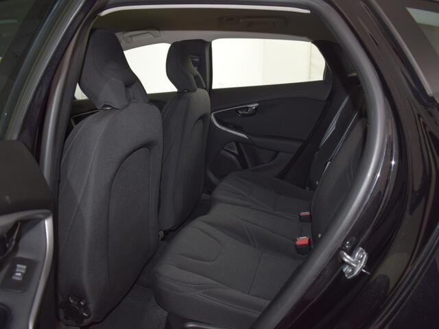 Volvo V40 2.0 T2 Momentum | 17 inch o Cruise o Parkeersensoren