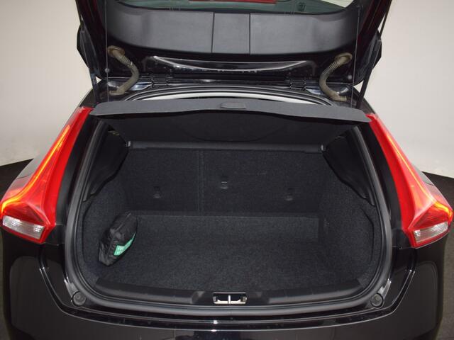 Volvo V40 2.0 T2 Momentum | 17 inch o Cruise o Parkeersensoren