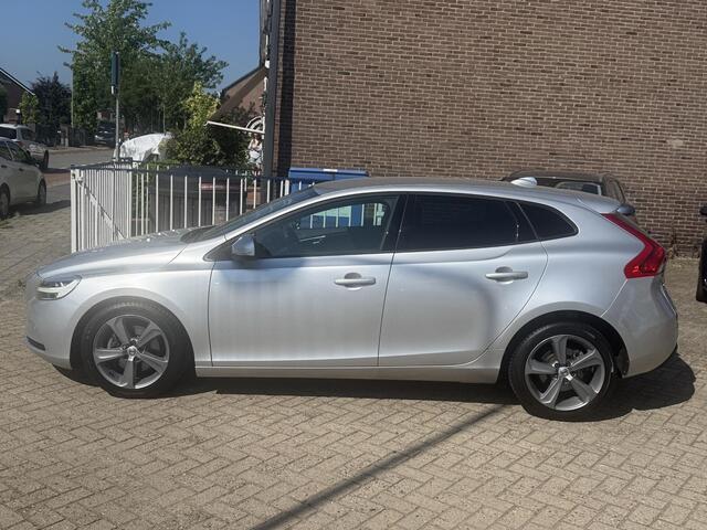 Volvo V40 2.0 T2 Momentum