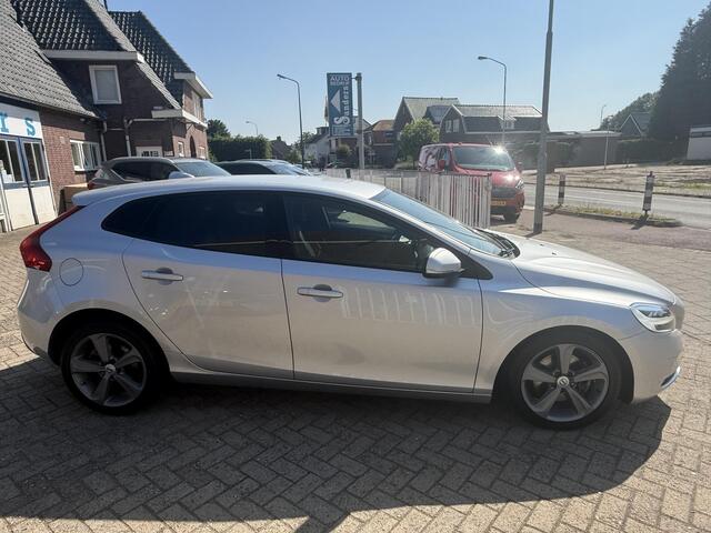 Volvo V40 2.0 T2 Momentum