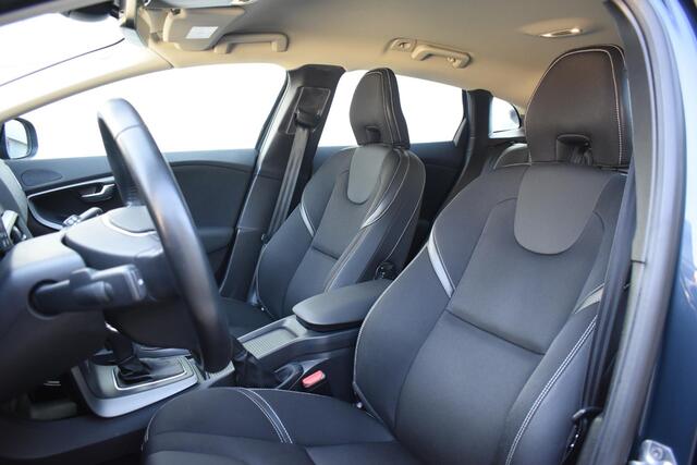 Volvo V40 T2 122PK Automaat Inscription / Navigatie / Stoelverwarming / Achteruitrijcamera / LED koplampen / Parkeersensoren / Cruise Control