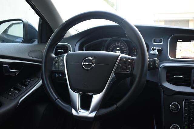 Volvo V40 T2 122PK Automaat Inscription / Navigatie / Stoelverwarming / Achteruitrijcamera / LED koplampen / Parkeersensoren / Cruise Control