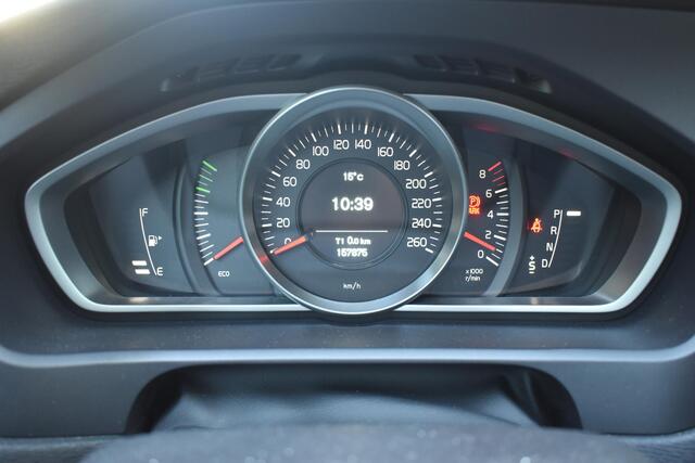 Volvo V40 T2 122PK Automaat Inscription / Navigatie / Stoelverwarming / Achteruitrijcamera / LED koplampen / Parkeersensoren / Cruise Control