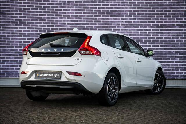 Volvo V40 1.5 T2 Polar+ | Automaat | Stoelverwarming | Navigatie | LED koplampen | Parkeersensoren Achter | Climate Control | Cruise Control | Volvo On Call | 16 inch velgen | Regensensor |