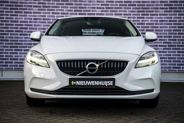 Volvo V40 1.5 T2 Polar+ | Automaat | Stoelverwarming | Navigatie | LED koplampen | Parkeersensoren Achter | Climate Control | Cruise Control | Volvo On Call | 16 inch velgen | Regensensor |