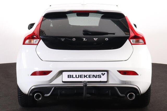 Volvo V40 T3 PolarPlus Sport - Panoramadak - Verwarmde voorstoelen - Parkeersensoren v/a - Parkeercamera achter - Park Pilot - Harman Kardon Audio - DAB - Alarm - Keyless entry - Volvo On Call - Cruise control - Extra getint glas - 17' LMV - Afneembare trekhaak