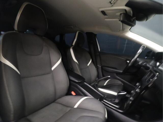 Volvo V40 1.5 T3 Dynamic Edition [CRUISE CONTROL, STOELVERWARMING, DIGITALE TELLER, BLUETOOTH, NAVIGATIE, CLIMATE, NIEUWSTAAT]