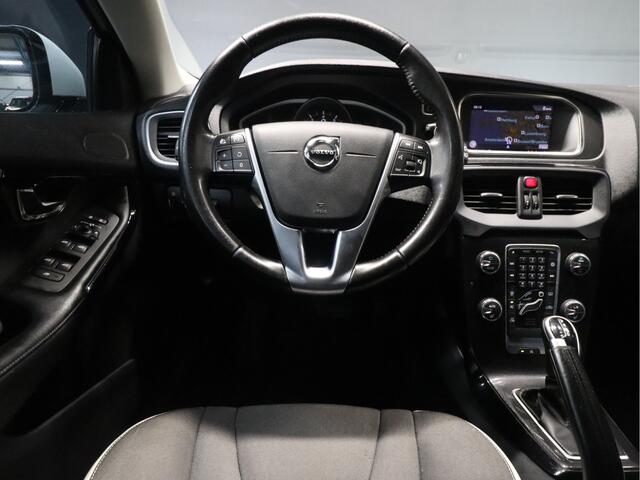 Volvo V40 1.5 T3 Dynamic Edition [CRUISE CONTROL, STOELVERWARMING, DIGITALE TELLER, BLUETOOTH, NAVIGATIE, CLIMATE, NIEUWSTAAT]