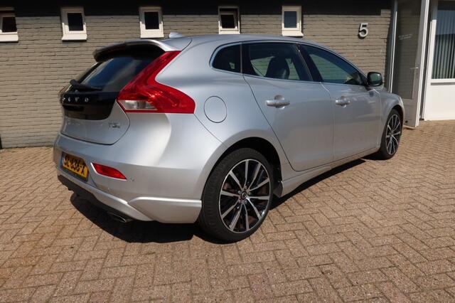 Volvo V40 2.0 T3 NORDIC+ , NAVI , CAMERA, PANO, LED