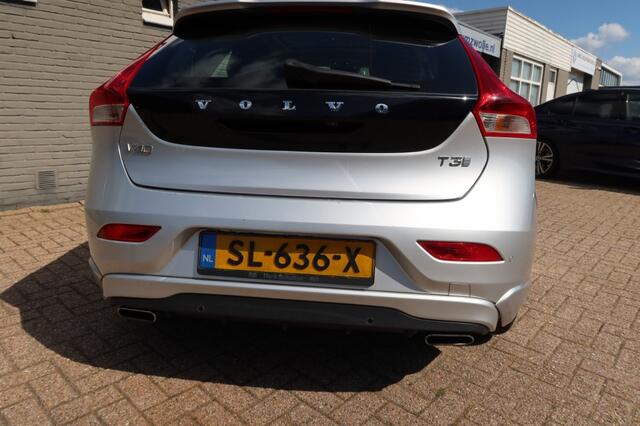 Volvo V40 2.0 T3 NORDIC+ , NAVI , CAMERA, PANO, LED