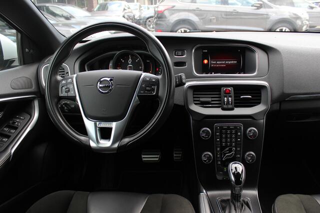Volvo V40 2.0 D2 Inscription R-Design / Camera / Leder&Alcantara / Keyless / 17'' / Dodehoek / Getint glas / Stoelverwarming / Cruise Control