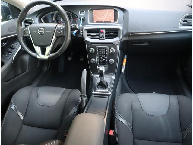 Volvo V40 2.0 T2 Momentum Navi /Stoelverw / Trekhaak / Climate / Handgesch Goed onderhouden