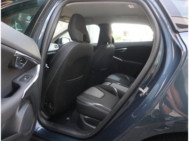Volvo V40 2.0 T2 Momentum Navi /Stoelverw / Trekhaak / Climate / Handgesch Goed onderhouden
