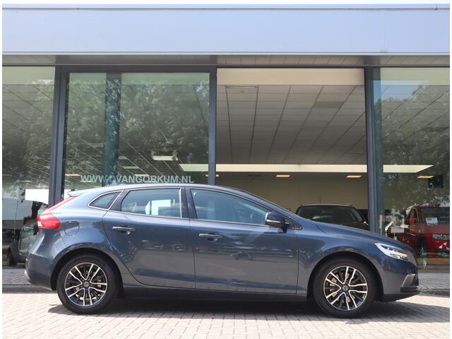 Volvo V40 2.0 T2 Momentum Navi /Stoelverw / Trekhaak / Climate / Handgesch Goed onderhouden
