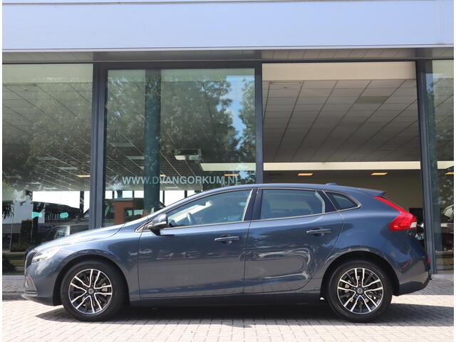 Volvo V40 2.0 T2 Momentum Navi /Stoelverw / Trekhaak / Climate / Handgesch Goed onderhouden