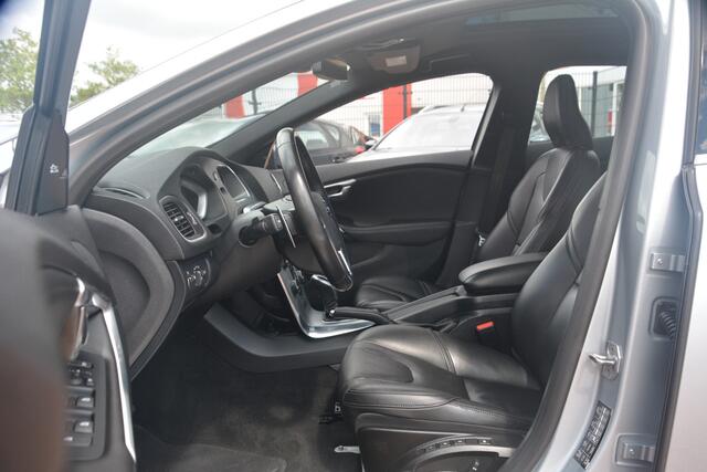 Volvo V40 2.0 D3 Inscription | Naviagtie | Panoramadak | Stand-kachel | Full LED | Leer | NL auto !! |
