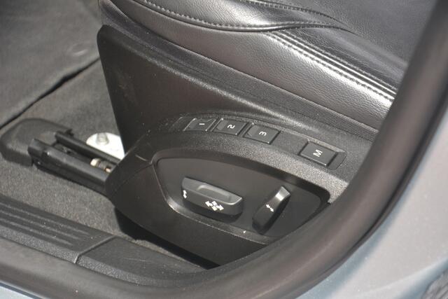 Volvo V40 2.0 D3 Inscription | Naviagtie | Panoramadak | Stand-kachel | Full LED | Leer | NL auto !! |