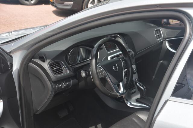 Volvo V40 2.0 D3 Inscription | Naviagtie | Panoramadak | Stand-kachel | Full LED | Leer | NL auto !! |