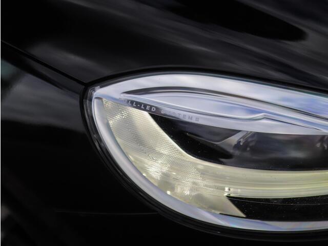 Volvo V40 2.0 D3 R-Design | BTW | Stoelverw. | Camera | Full-LED | Navi