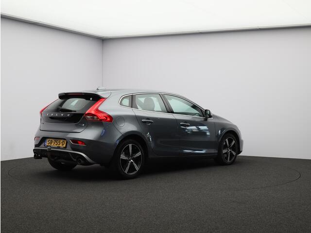 Volvo V40 2.0 T4 190PK Business Sport / Trekhaak / 17" / Nubuck-Leder / Stoelverwarming / LED / Cruise Control /
