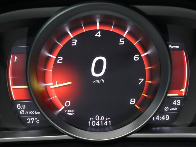 Volvo V40 2.0 T4 190PK Business Sport / Trekhaak / 17" / Nubuck-Leder / Stoelverwarming / LED / Cruise Control /