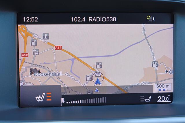 Volvo V40 T3 Polar Plus Sport - Panoramadak - Harman/Kardon audio - Parkeercamera achter - Verwarmde voorstoelen - Parkeersensoren voor & achter - Schakelpaddles aan stuur - Volvo On Call - Cruise Control - Navigatie - Standkachel - Extra getint glas - 17' LMV