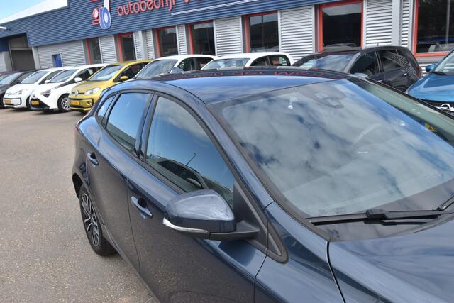 Volvo V40 1.5 T2 Nordic+ , CLIMATRONIC , V ST VERW , LED KOPL , NAVI , BL TOOTH ,