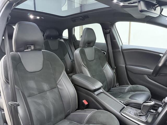 Volvo V40 T3 152PK Polar+ Sport / 18 inch velgen / H&K audio / Trekhaak / Panoramisch dak / Pdc camera / Bluetooth / Stoelverwarming.