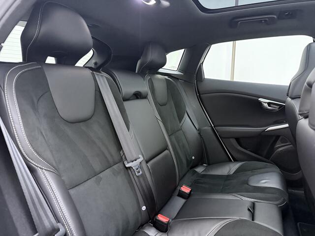 Volvo V40 T3 152PK Polar+ Sport / 18 inch velgen / H&K audio / Trekhaak / Panoramisch dak / Pdc camera / Bluetooth / Stoelverwarming.