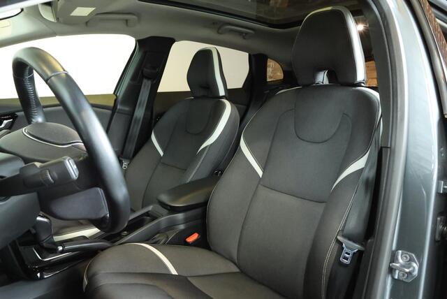 Volvo V40 T3 Automaat Dynamic Edition | Panoramadak | Climate Control | Stoelverwarming | Parkeercamera | Keyless Entree | Parkeersensoren voor + achter | Dealeronderhouden | High Performance Audio | Volvo on Call |