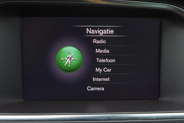 Volvo V40 T2 Momentum - Lederen bekleding - Harman Kardon audio - Parkeersensoren & Camera achter - LED verlichting - Cruise Control - Navigatie - 16 inch Markeb LMV - Licht- & regensensor - Multifunctioneel stuurwiel - Elektrisch inklapbare buitenspiegels - City Safety