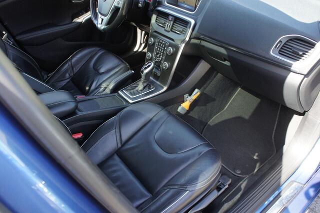 Volvo V40 2.0 T4 BNS SPORT R-design 1e-EIG LEDER/PANO/TREKHAAK/CAMERA