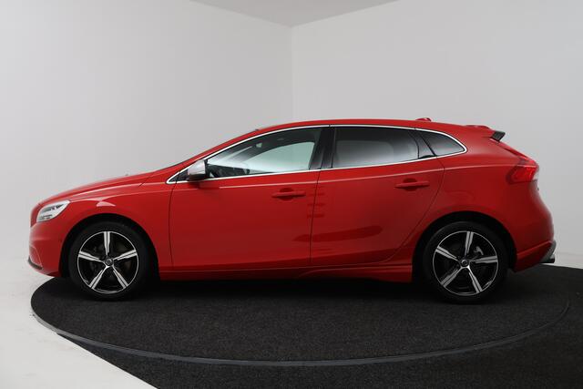 Volvo V40 2.0 T4 Business Sport (STOELVERWARMING, CRUISE CONTROL, NAVIGATIE, PARKEERSENSOREN)