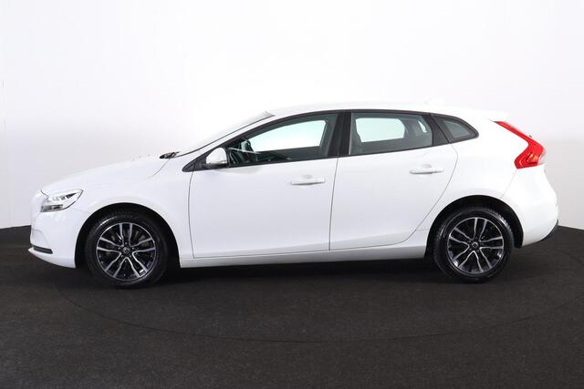 Volvo V40 T2 Edition Plus - AUTOMAAT - Verwarmde voorstoelen - Parkeersensoren achter - Volvo On Call - Cruise Control - Navigatie - 16' LMV
