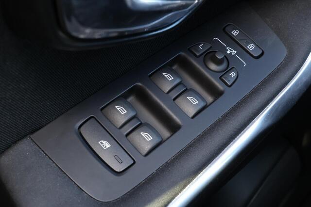 Volvo V40 T2 Edition Plus - AUTOMAAT - Verwarmde voorstoelen - Parkeersensoren achter - Volvo On Call - Cruise Control - Navigatie - 16' LMV
