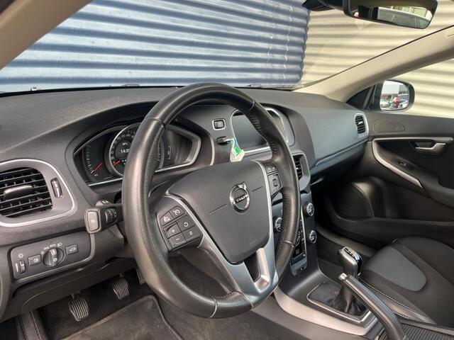 Volvo V40 2.0 T2 122PK Momentum 122 PK Camera Trekhaak Ledkoplampen