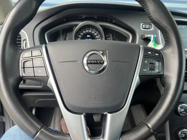 Volvo V40 2.0 T2 122PK Momentum 122 PK Camera Trekhaak Ledkoplampen