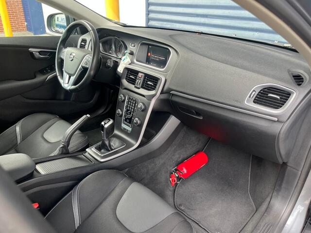 Volvo V40 2.0 T2 122PK Momentum 122 PK Camera Trekhaak Ledkoplampen