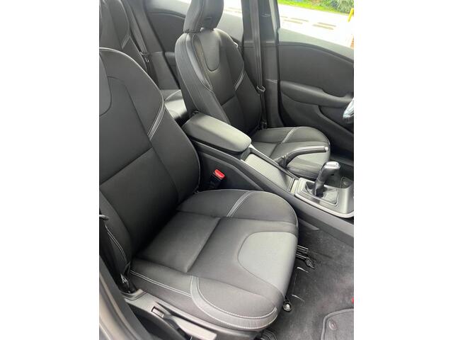 Volvo V40 2.0 T2 122PK Momentum 122 PK Camera Trekhaak Ledkoplampen