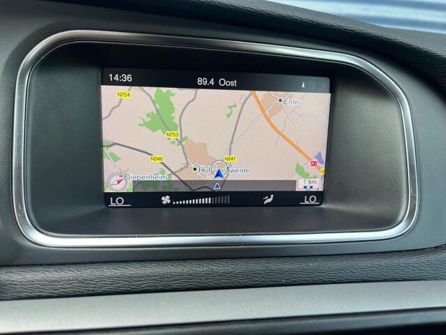 Volvo V40 2.0 T2 122PK Momentum 122 PK Camera Trekhaak Ledkoplampen