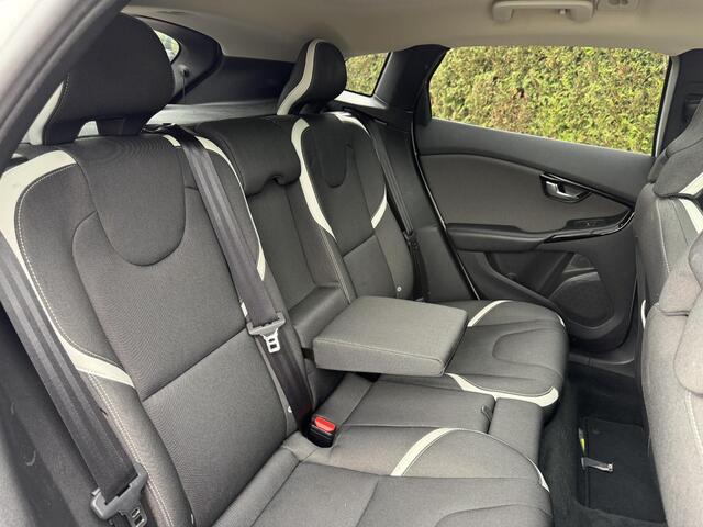 Volvo V40 D3 Dynamic Edition Panodak Automaat