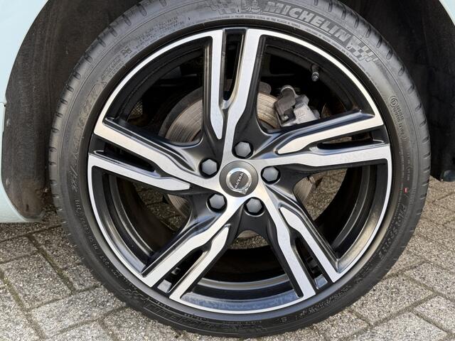 Volvo V40 1.5 T2 Kinetic AUTOMAAT NAVI CLIMA CRUISE PDC DAB 18"LMV