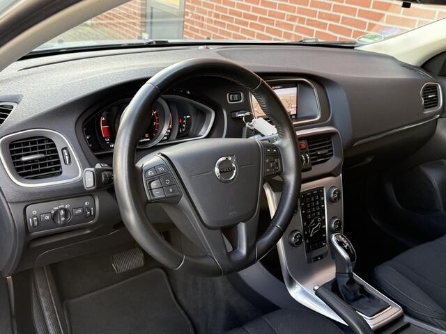Volvo V40 1.5 T2 Kinetic AUTOMAAT NAVI CLIMA CRUISE PDC DAB 18"LMV