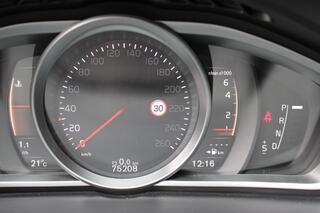 volvo-v40-cross-country-1.5-t3-pola